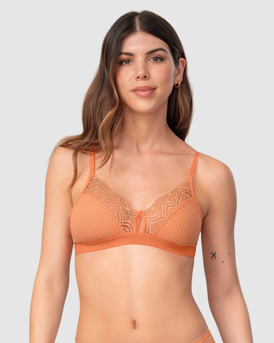 Bralette triangular en encaje y tul con detalle de ojal en escote