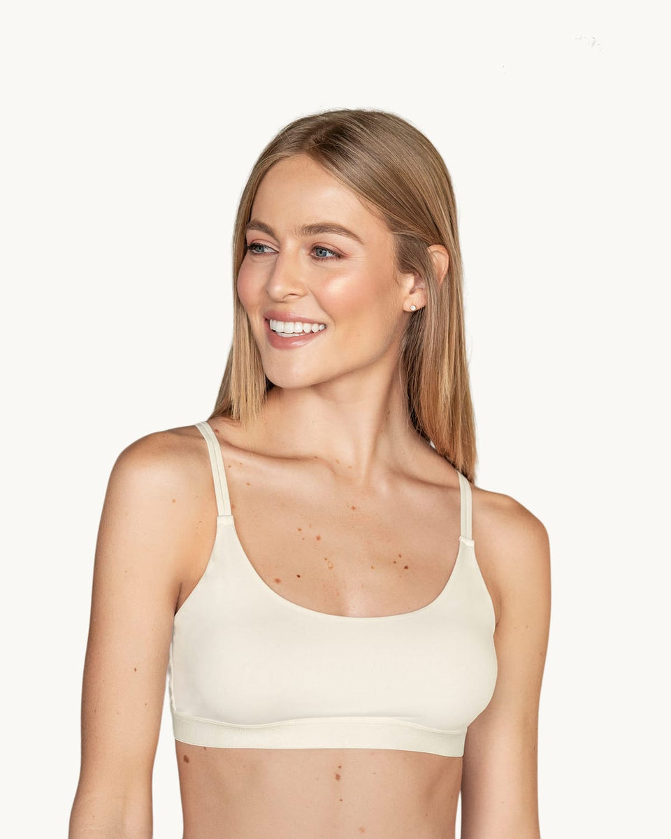 Top liviano ultrasuave con tiras cruzadas elaborado en PET reciclado