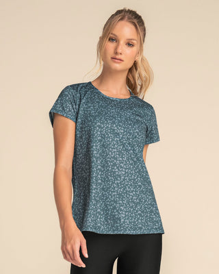 blusa-deportiva-de-secado-rapido-y-silueta-semiajustada#color_613-estampado-verde