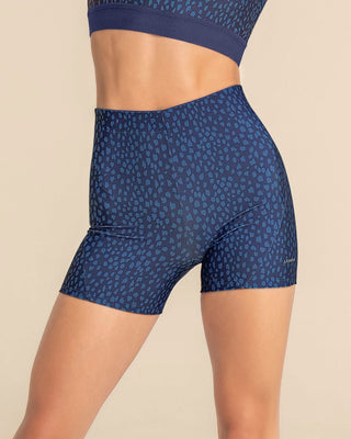 short-corto-deportivo-ajustado-y-ligero#color_589-estampado-azul