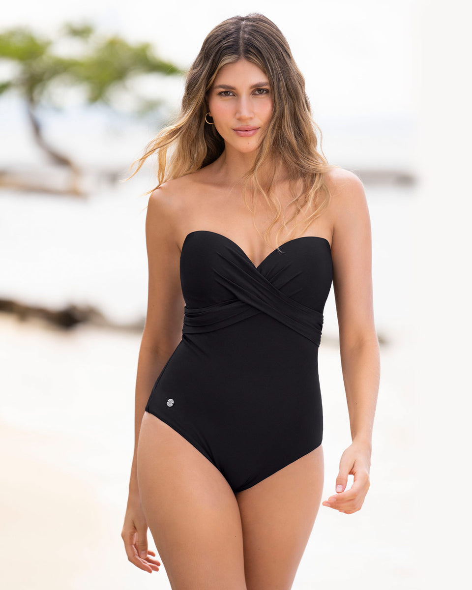 Traje de baño strapless con realce incorporado en las copas