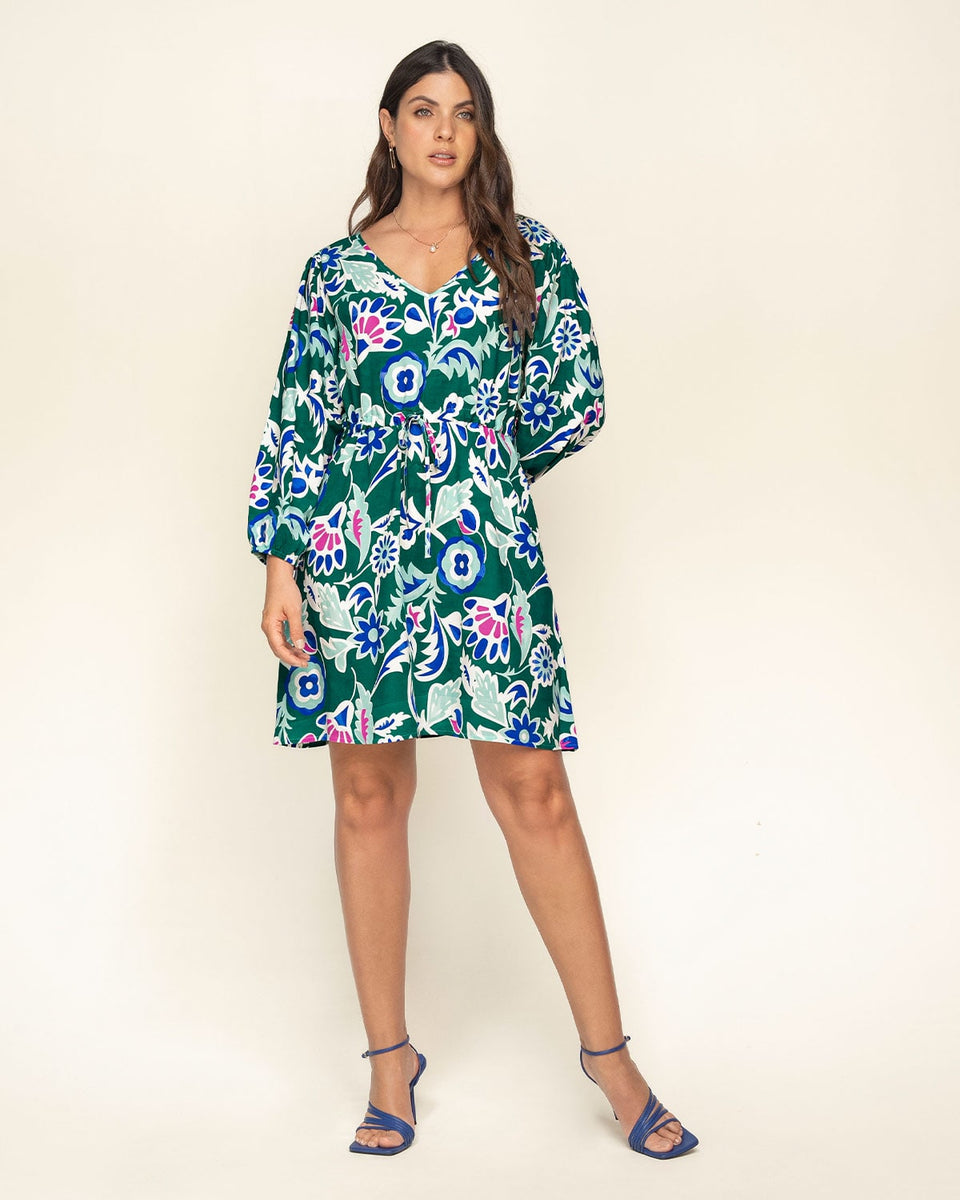 Vestido corto con escalerilla en el pecho