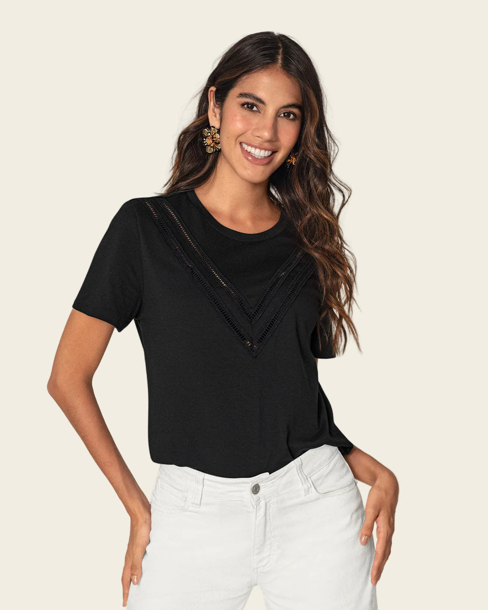 Blusa manga corta con detalle de escalerilla en V
