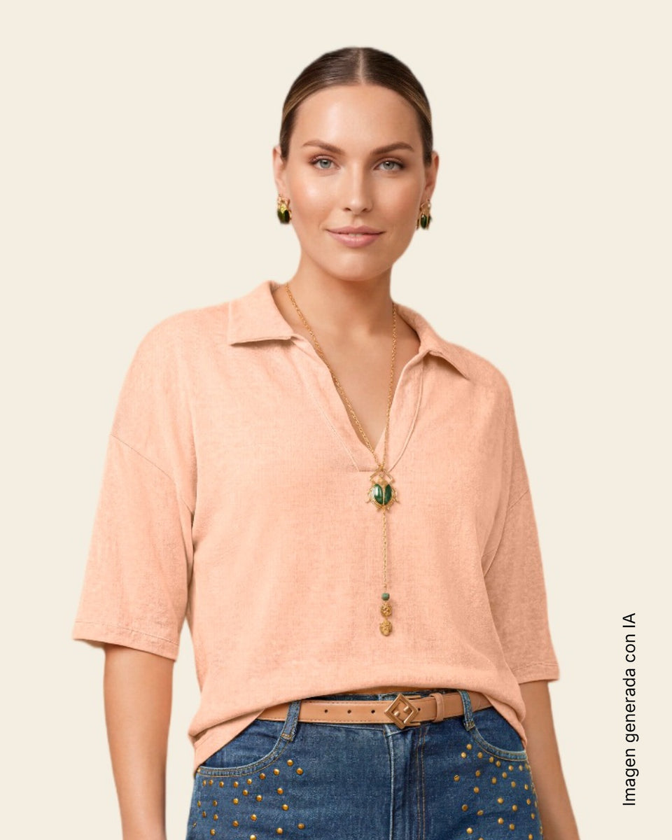 Blusa de mangas 3/4 amplias con cuello sport y escote en V