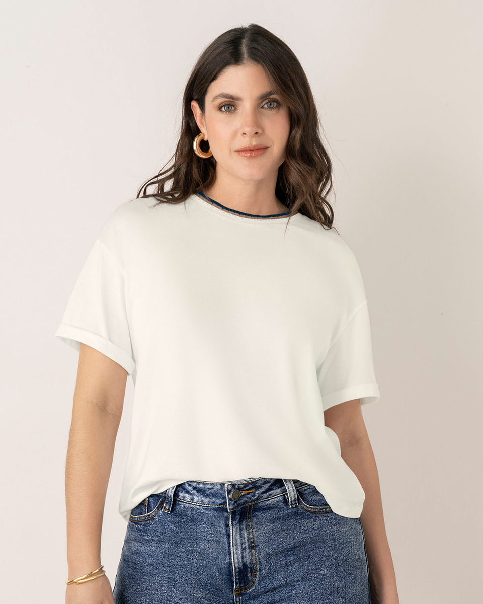 Blusa manga corta con detalle tejido en el cuello