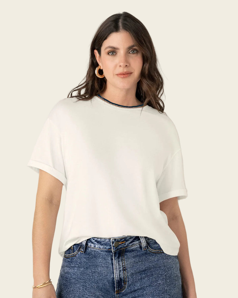 Blusa manga corta con detalle tejido en el cuello