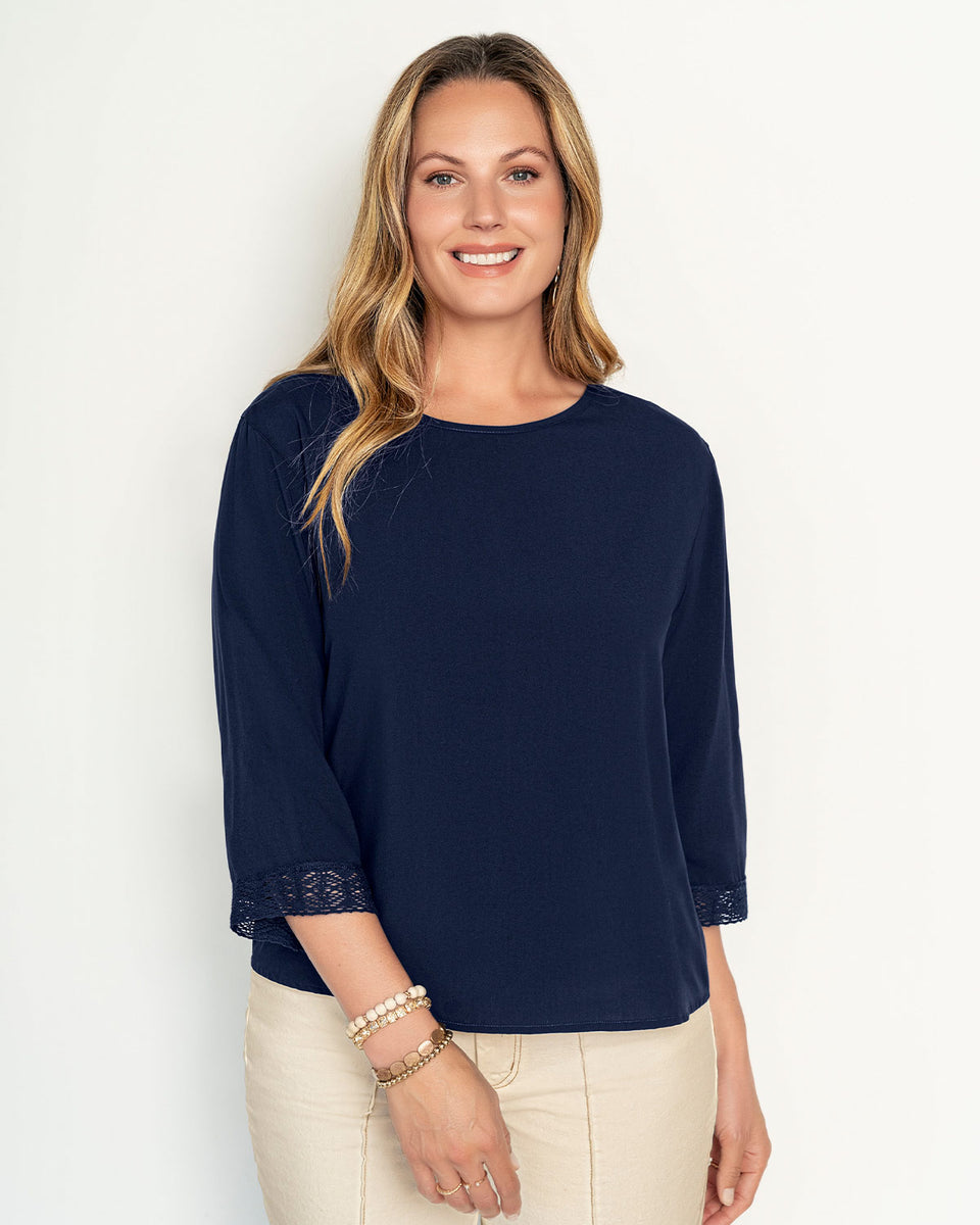 Blusa con detalle en mangas 3/4