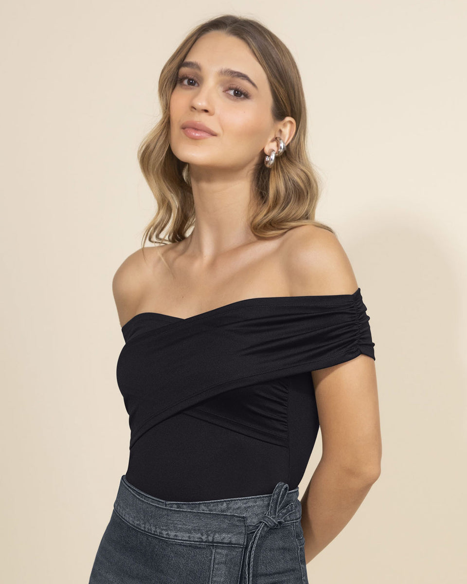 Blusa strapless de escote cruzado