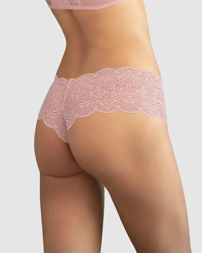 Bloomer estilo cachetero en encaje con transparencias y bordes redondeados#color_362-rosado-claro