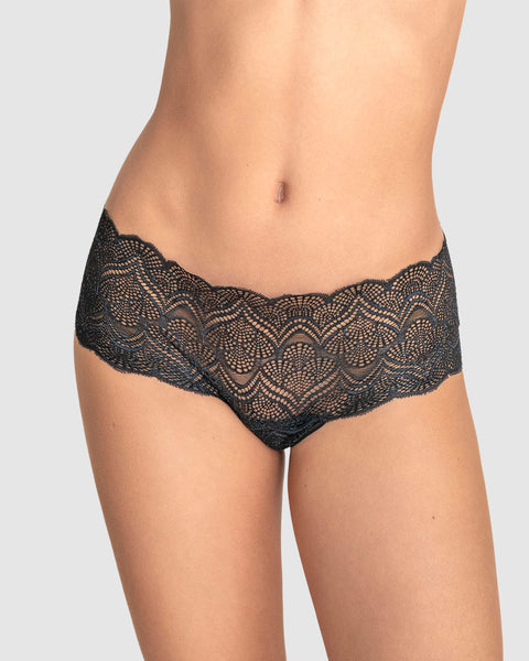 Bloomer estilo cachetero en encaje con transparencias y bordes redondeados#color_700-negro