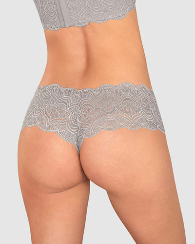 Bloomer estilo cachetero en encaje con transparencias y bordes redondeados#color_710-gris