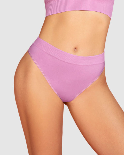 Brasilera tiro alto en tecnología seamless#color_359-rosado