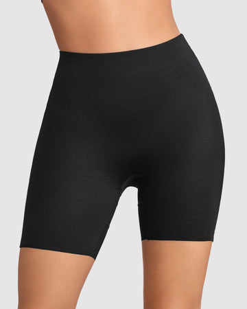 short-de-control-fuerte-efecto-levanta-cola#color_700-negro