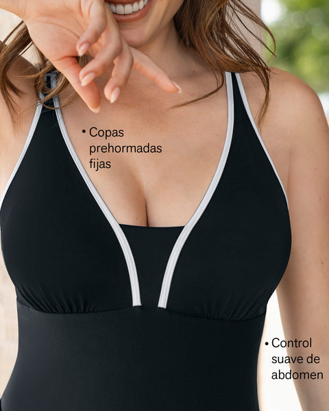 Traje de baño con falda multiusos y control suave en abdomen#color_700-negro