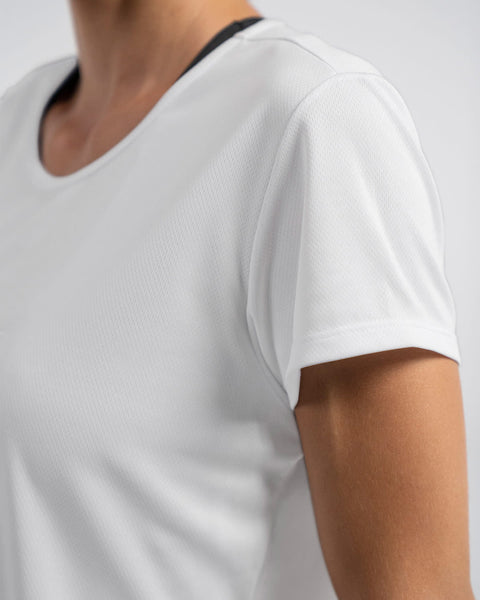 Blusa deportiva de secado rápido y silueta semiajustada#color_000-blanco