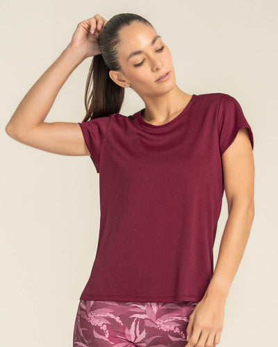 Blusa deportiva de secado rápido y silueta semiajustada#color_220-vino-tinto