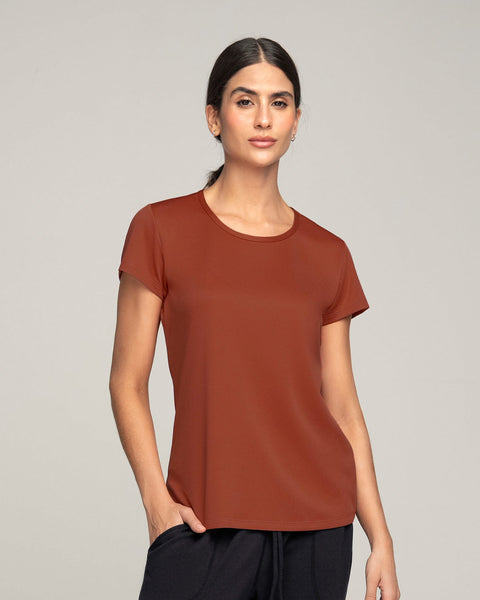 Blusa deportiva de secado rápido y silueta semiajustada#color_336-rojo-canela