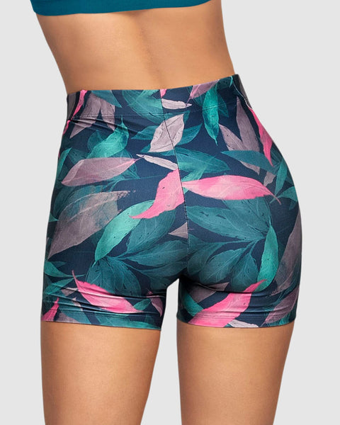 Short corto deportivo ajustado y ligero#color_a62-estampado-hojas-verde