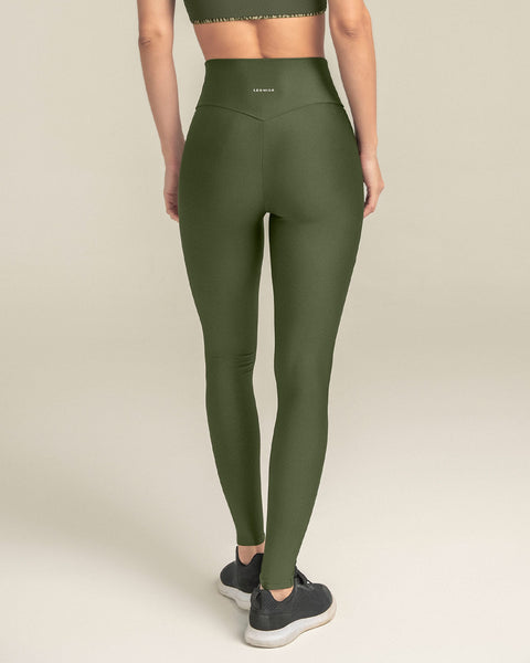 Legging deportivo tiro alto con corte en glúteos tipo corazón#color_249-verde-oscuro