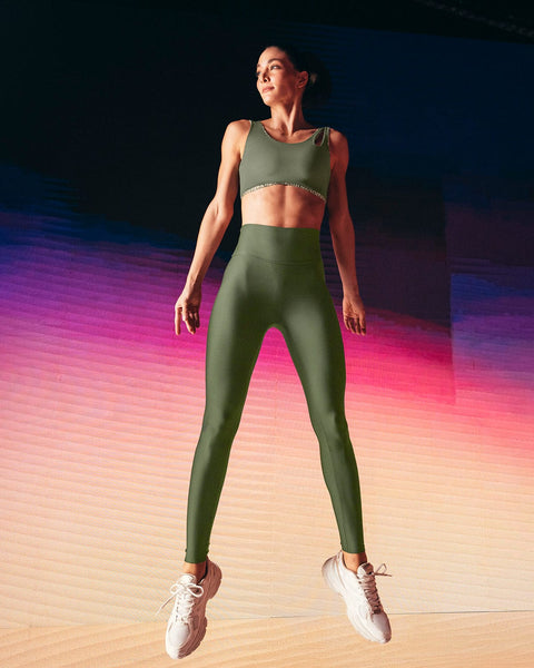 Legging deportivo tiro alto con corte en glúteos tipo corazón#color_249-verde-oscuro