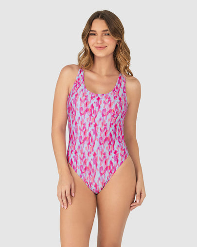 Traje de baño entero de silueta básica#color_940-estampado-rosado-pastel