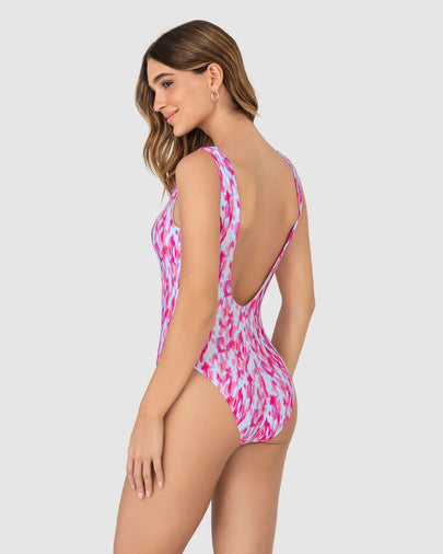 Traje de baño entero de silueta básica#color_940-estampado-rosado-pastel