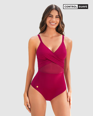 Traje de baño entero de control suave en abdomen y drapeado en escote#color_333-rojo