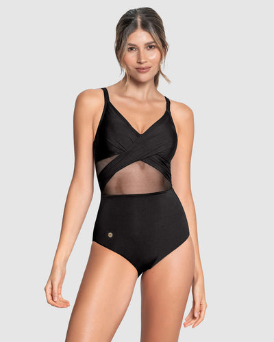 Traje de baño entero de control suave en abdomen y drapeado en escote#color_700-negro