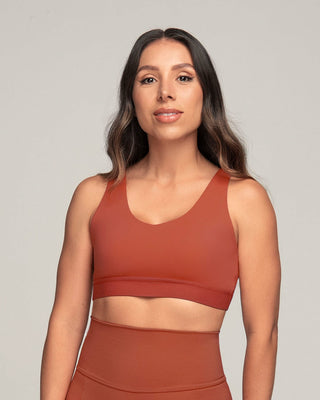 Top deportivo espalda atlética con detalles en tul#color_336-rojo-canela