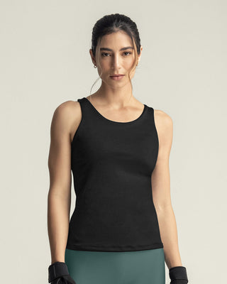 Blusa deportiva con top interno de buen ajuste#color_700-negro