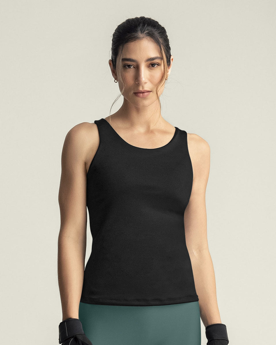 Blusa deportiva con top interno de buen ajuste