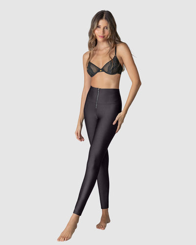 Leggings con acabado efecto cuero con control de abdomen#color_701-negro