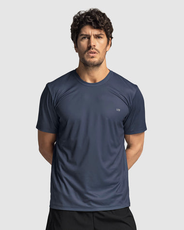 Camiseta deportiva masculina semiajustada de secado rápido#color_457-azul-oscuro