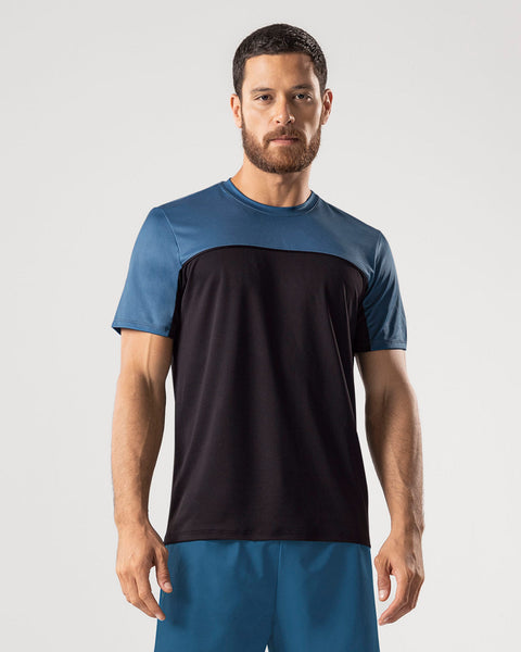 Camiseta deportiva elaborada con botellas de PET reciclado#color_700-negro