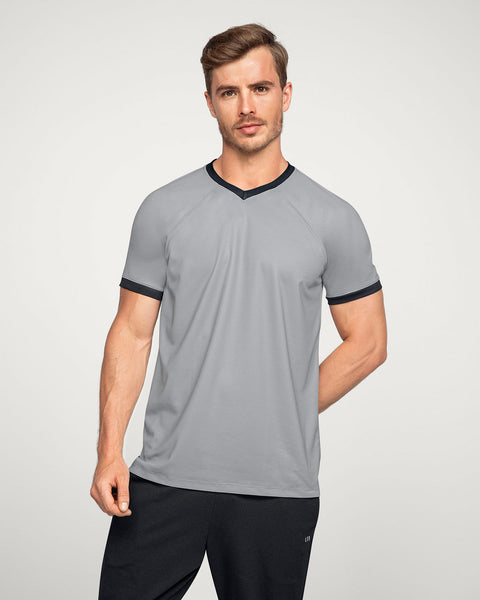 Camisa deportiva masculina en material transpirable con cuello en V#color_731-gris