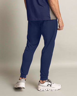 jogger-deportivo-estilo-sudadera-con-bolsillos-laterales-funcionales#color_509-azul-oscuro
