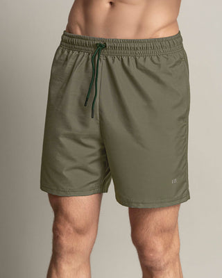 pantaloneta-deportiva-con-acabado-antifluidos-y-bolsillos-funcionales#color_610-verde