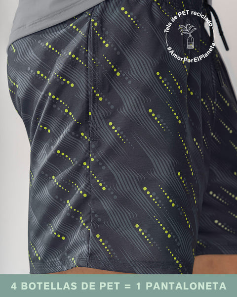Pantaloneta deportiva con acabado antifluidos elaborada en PET reciclado#color_008-estampado-negro