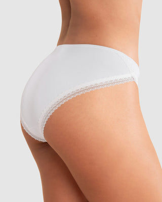 bloomer-tipo-bikini-con-encaje-decorativo-en-piernas#color_000-blanco