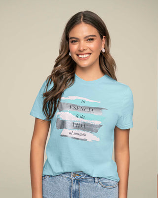 Camiseta manga corta con mensaje en el frente#color_159-azul-claro