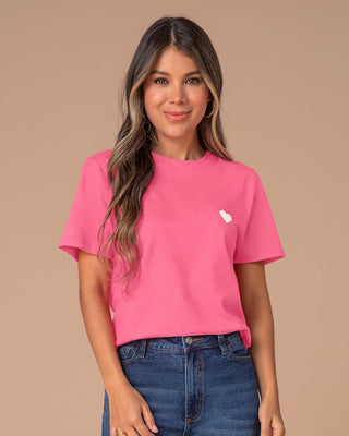 Camiseta manga corta con mensaje en el frente#color_c29-fucsia