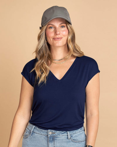 Blusa estampada manga corta con cuello en V#color_024-azul-oscuro