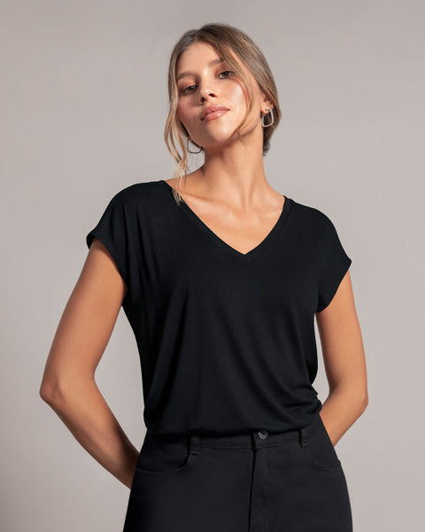 Blusa estampada manga corta con cuello en V#color_700-negro