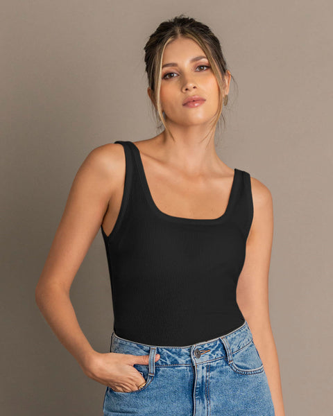 Blusa  sin  mangas con cuello en U y espalda descubierta#color_700-negro