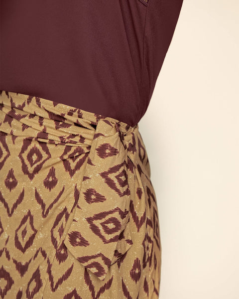 Falda midi con diseño cruzado#color_145-estampado-tribal