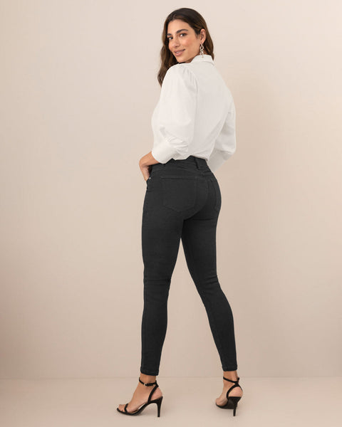 Skinny jean con bolsillos funcionales#color_700-negro