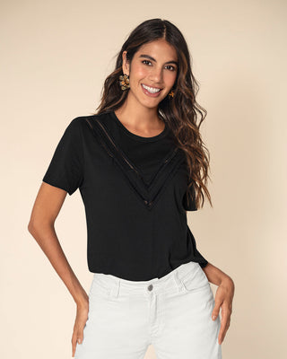 Blusa manga corta con detalle de escalerilla en V#color_700-negro