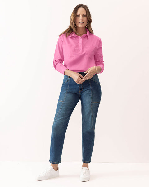 Blusa manga larga con botones en frente y bolsillos de parche#color_130-fucsia