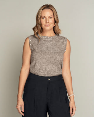 Blusa  sin  mangas con perlas decorativas#color_084-arena
