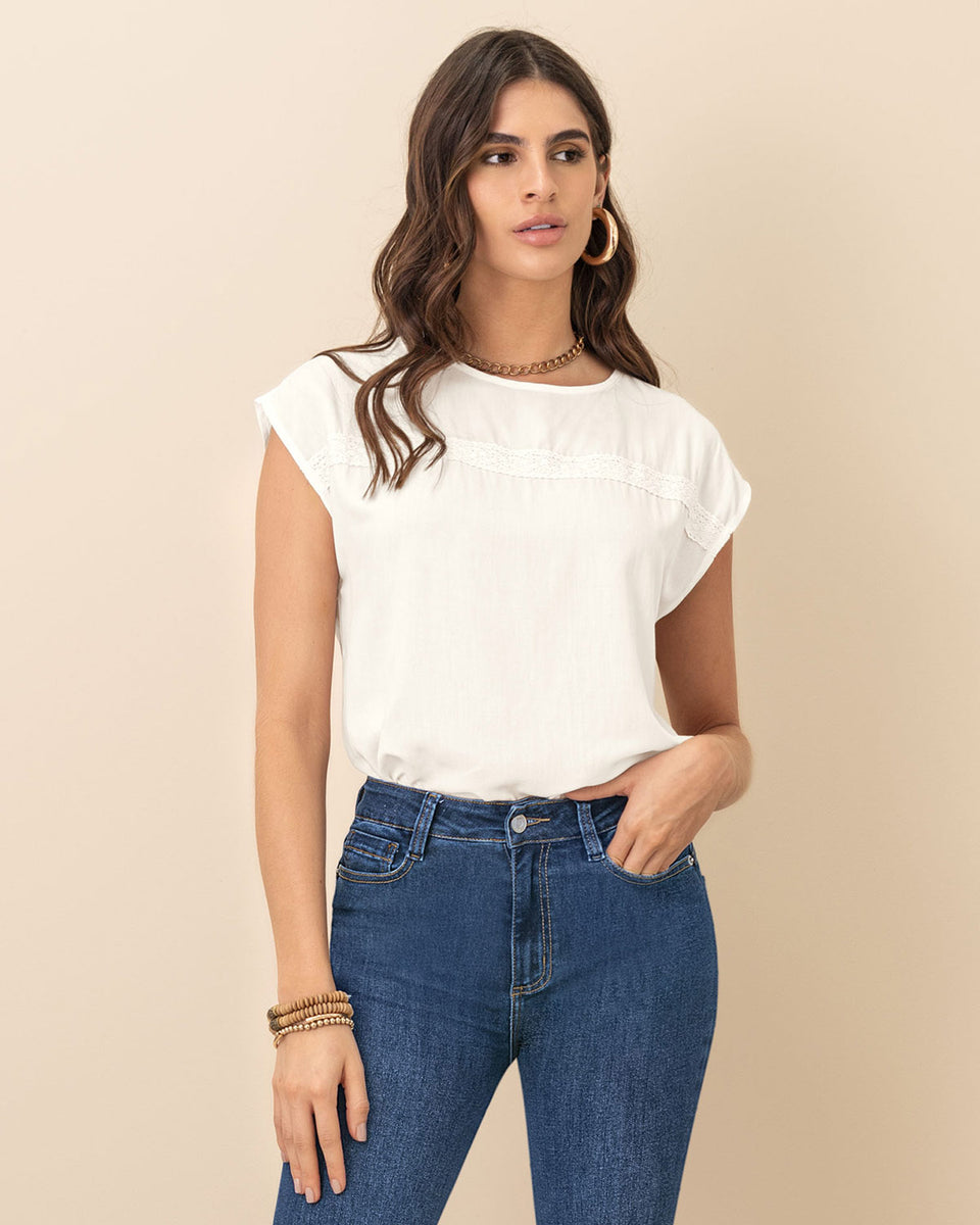 Blusa básica manga corta con detalle sobrepuesto en frente